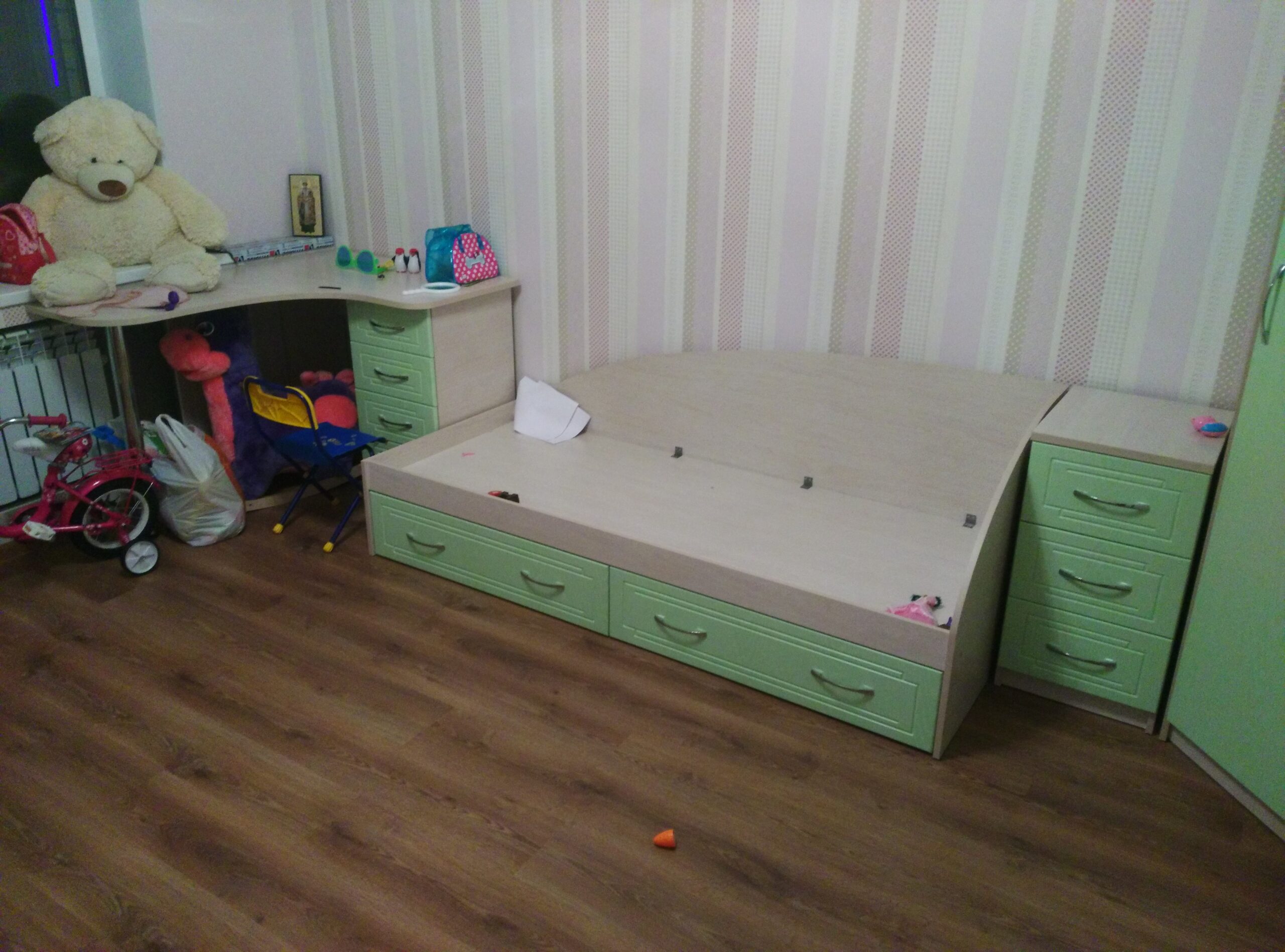 Фото Детская мебель: кровать и шкаф-купе