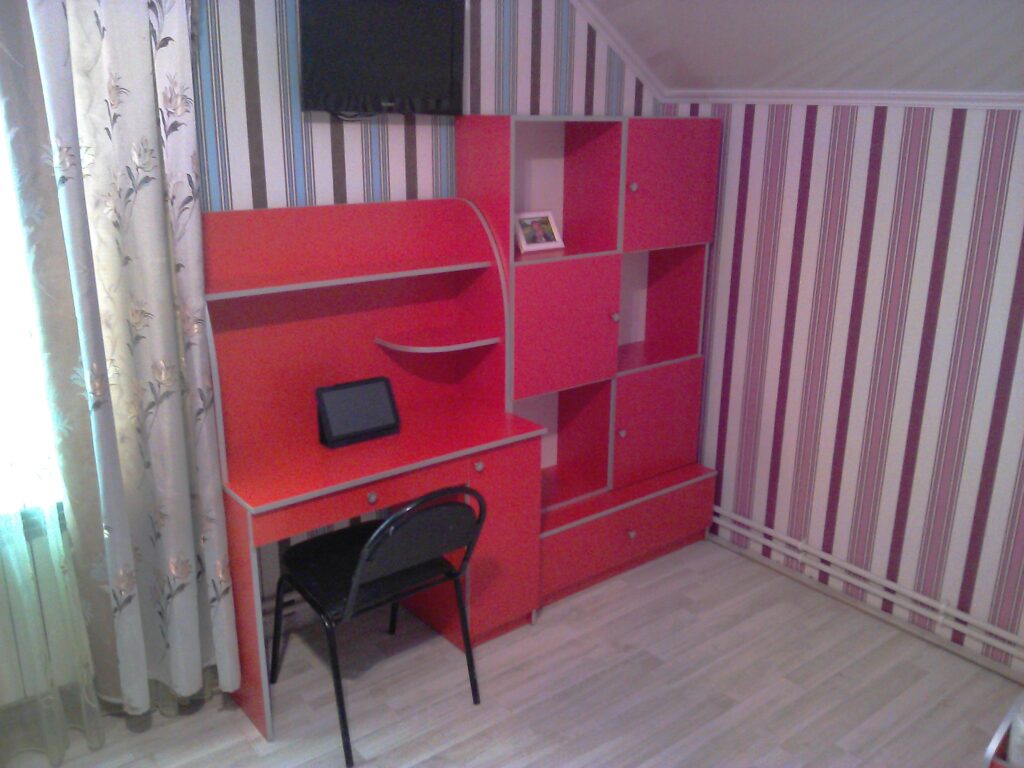 Детская мебель: шкаф, кровать, стенка