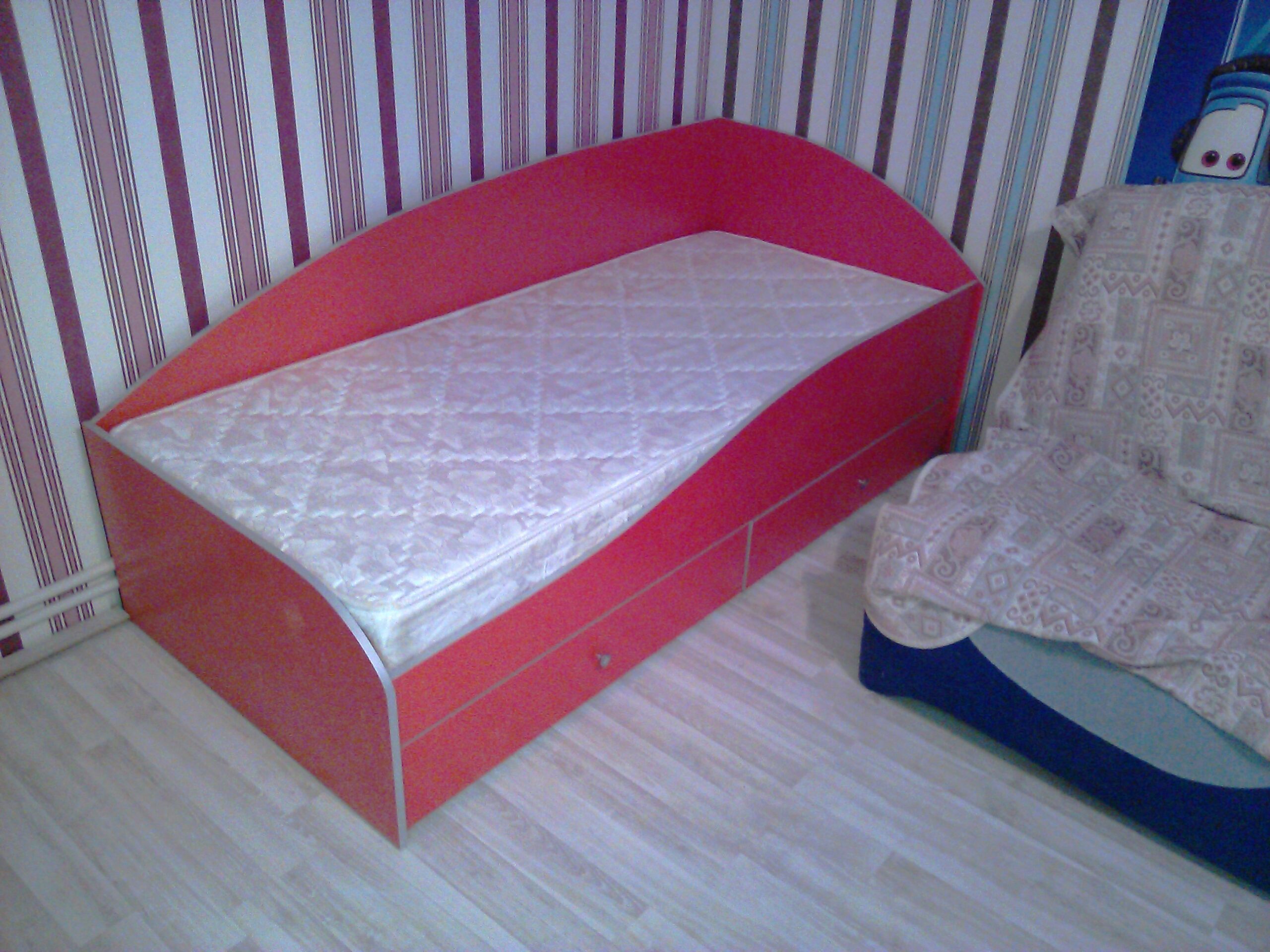 Фото Детская мебель: шкаф, кровать, стенка